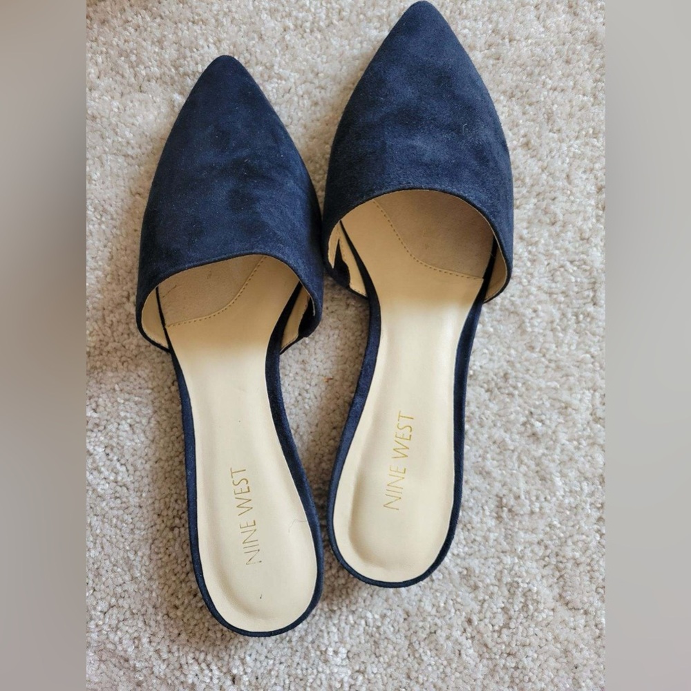 Navy Suede Nine West flats, Sz 9